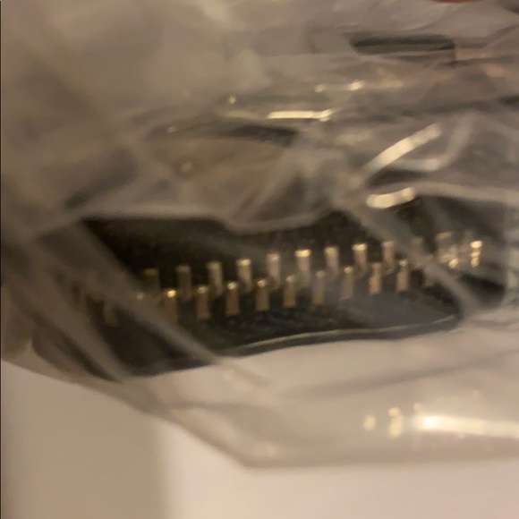 COACH LARGE WRISTLET NEW IN PACKAGING - Picture 15 of 16